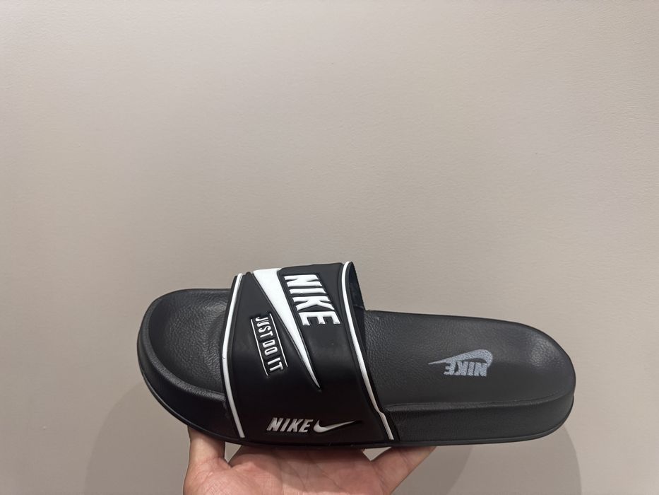 Нови чехли Nike
