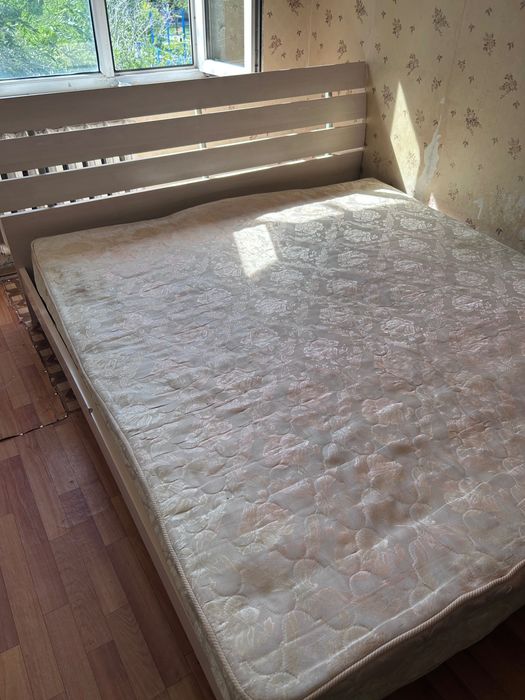 Продам кровать большую