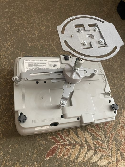 Продаю проектор EPSON EB-85