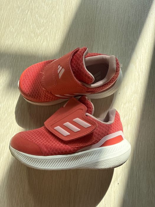 Teniși Adidas pentru fete, mărimea 21