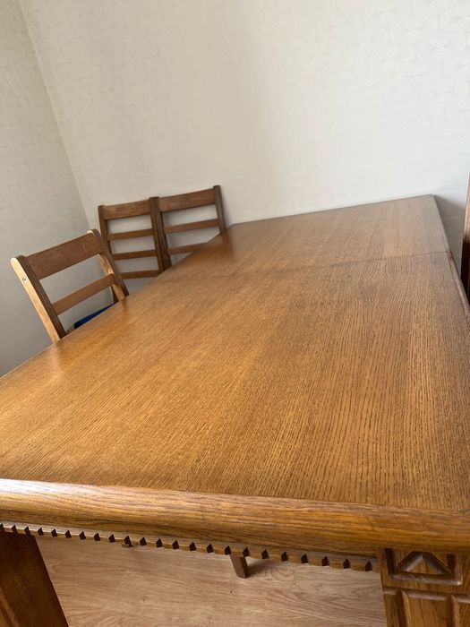 Стол со стульями