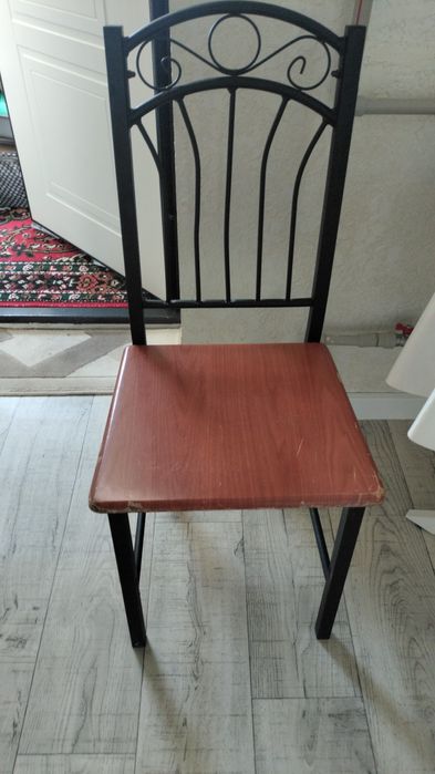 Стол кухонный со стулями