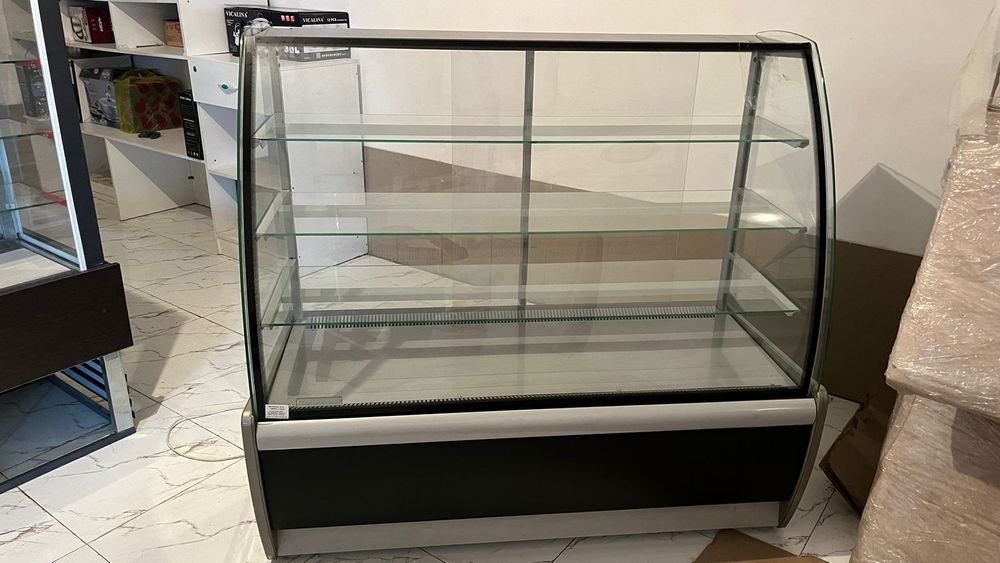 Холаденик.  Кондитер.