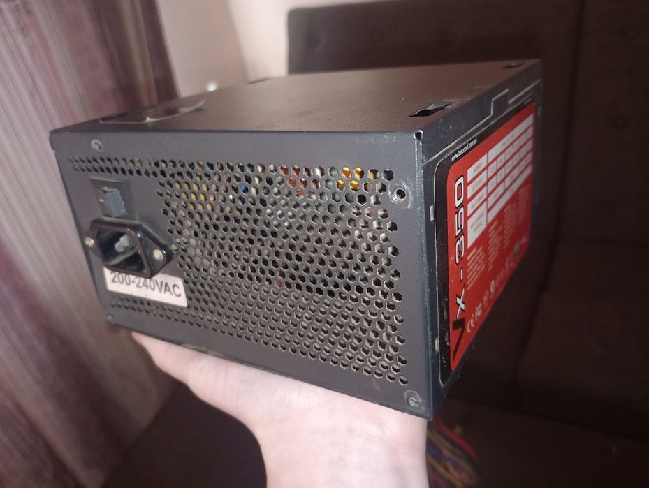 Продам блок питание aerocool