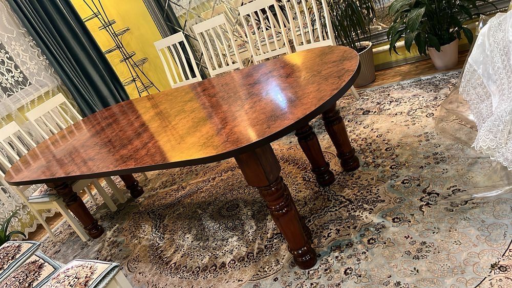 Стол для гостиной