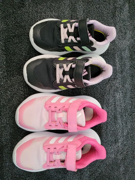 Маратонки Adidas 32