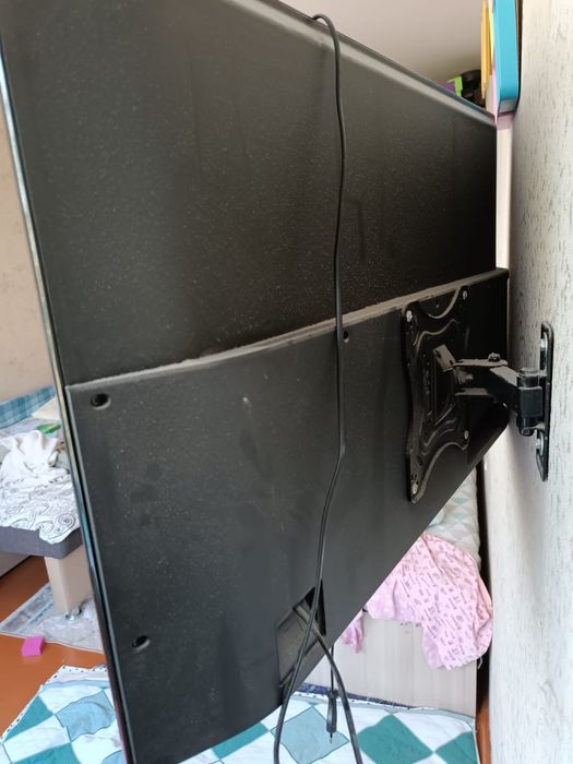 Установка кронштейна  телевизора на стену