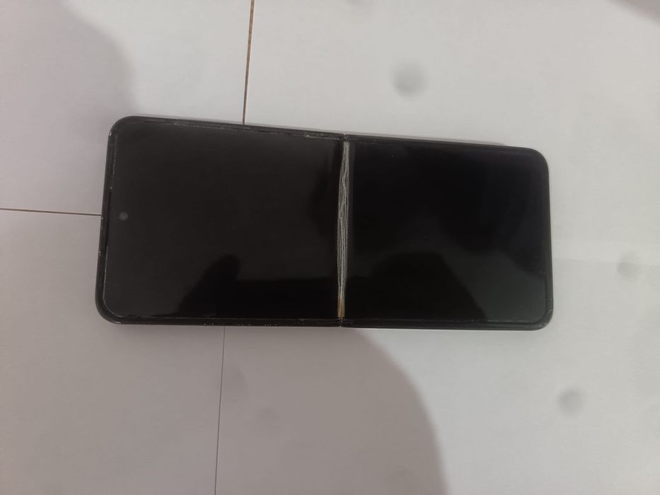 Vând Samsung galaxy z Filip 3 5g