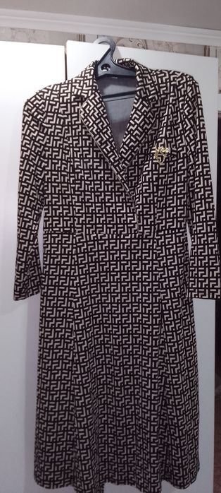 Двойка и платье только один раз одевала