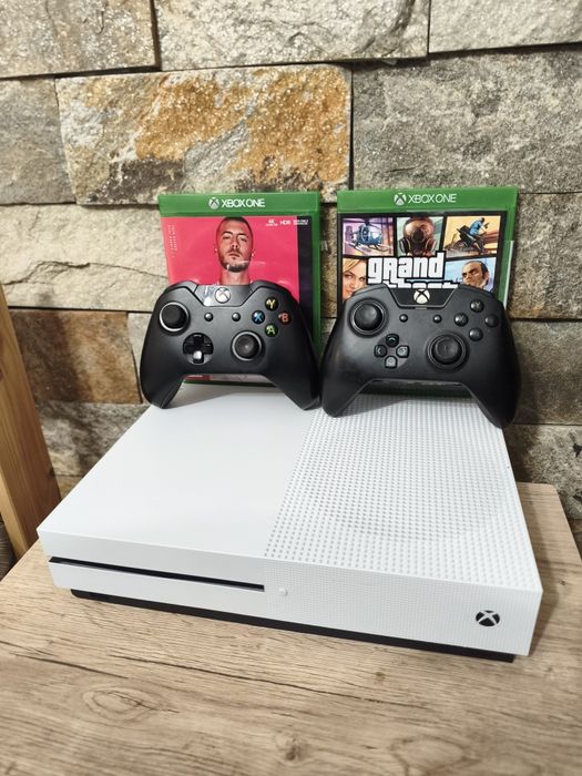 Xbox One S 500GB HDD cu +20 jocuri + 2 Manete + 2 Jocuri pe CD ( GTA5 + Fifa 20 )+ Accesorii