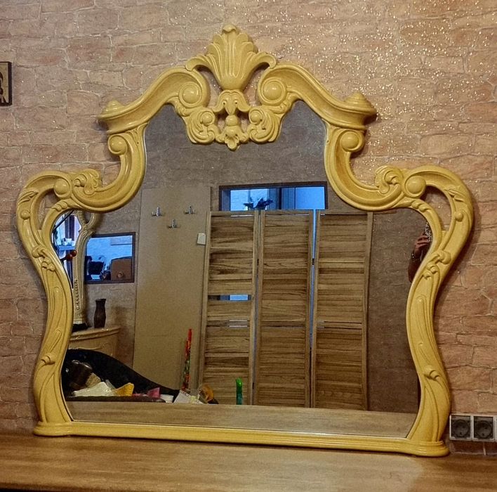 Vând oglinda model deosebit