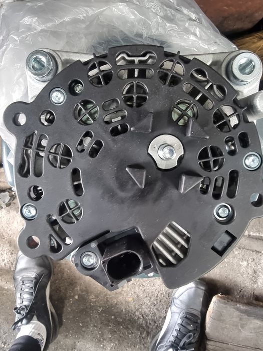 Алтернатор (нов) за ауди A4 B8 A6 C6 Q7 3.0TDI 2.7TDI