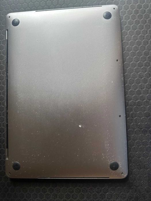 MacBook Pro 2020 13 Inch intel I5, 16GB RAM, 500GB 4 ports