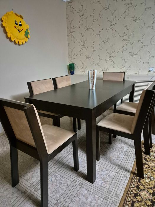 Стол со стульями