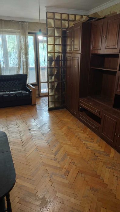 Тристаен апартамент между училище и Кооперативния пазар в Люлин