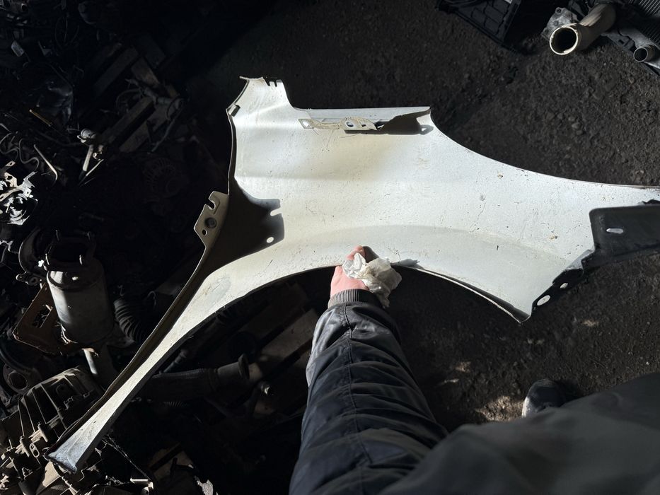 Ляв калник Пежо 207