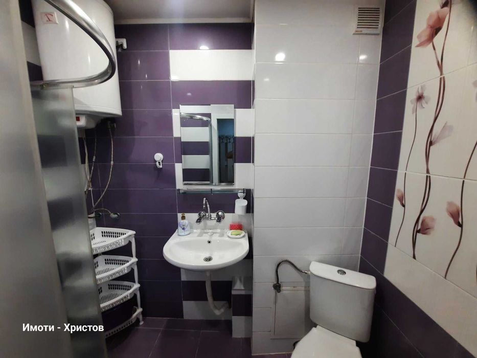 Продава се двустаен апартамент в добро състояние, Добруджански квартал