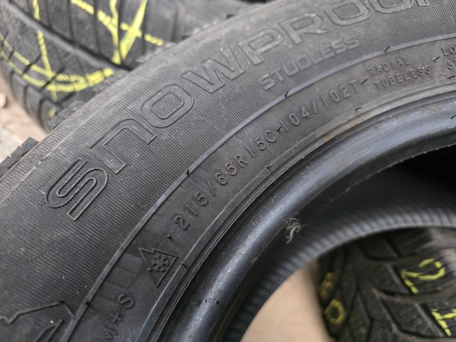 2бр Зимни гуми 215 65 15 С - Nokian
