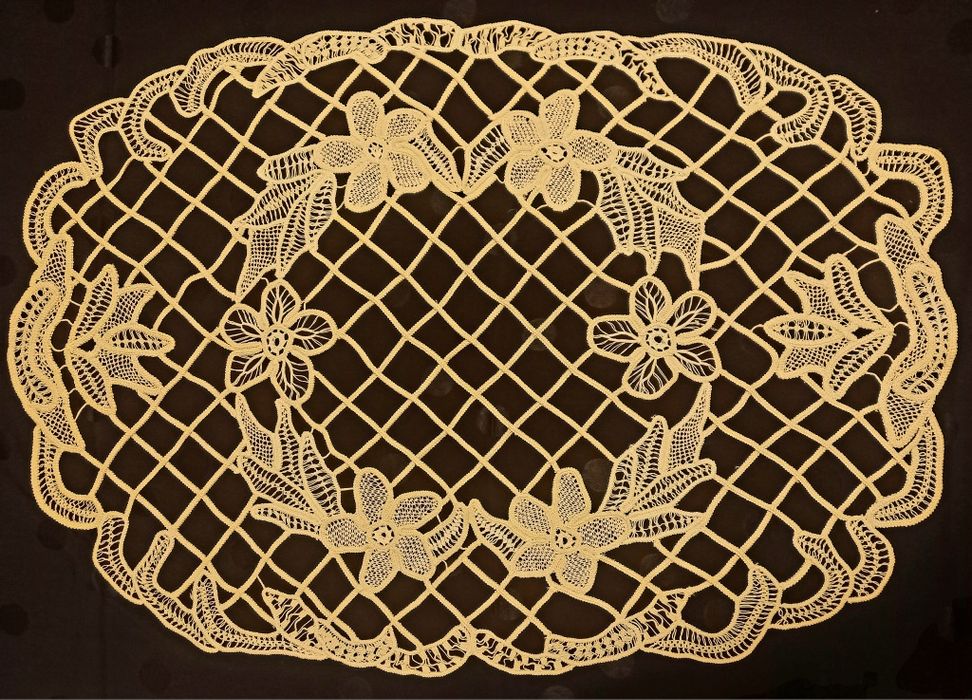 Mileu  macrameu, lucrat manual / mileuri broderie sparta