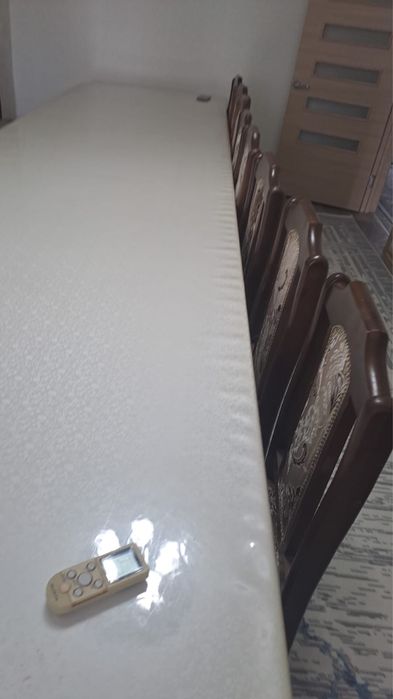 Стол со стульями