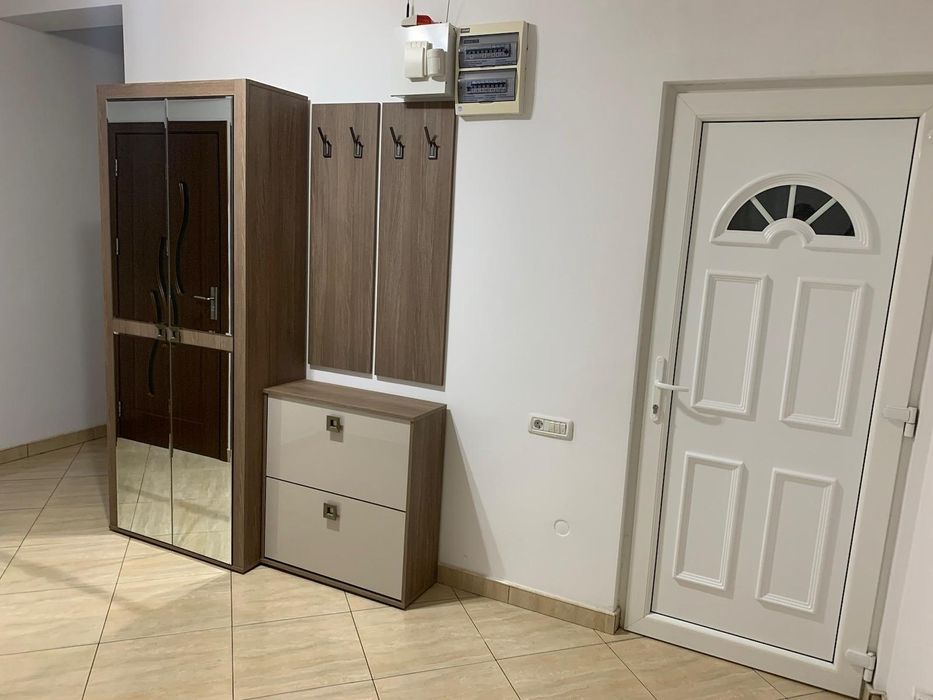 Inchiriez vila in Lazu-S+P+1+M- 5 camere suprafata utila 240 mp