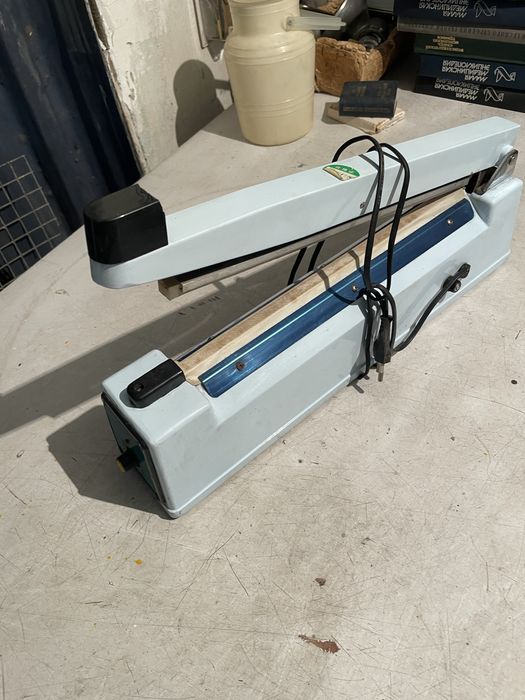 Прибор для склеивания солофана