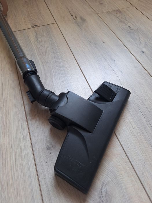 Пылесос вертикальный