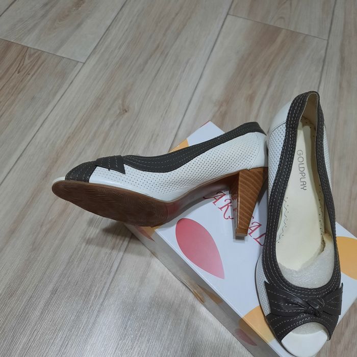 Продаю новые туфли