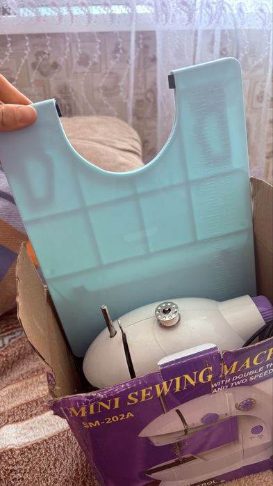Продам мини швейную машинку