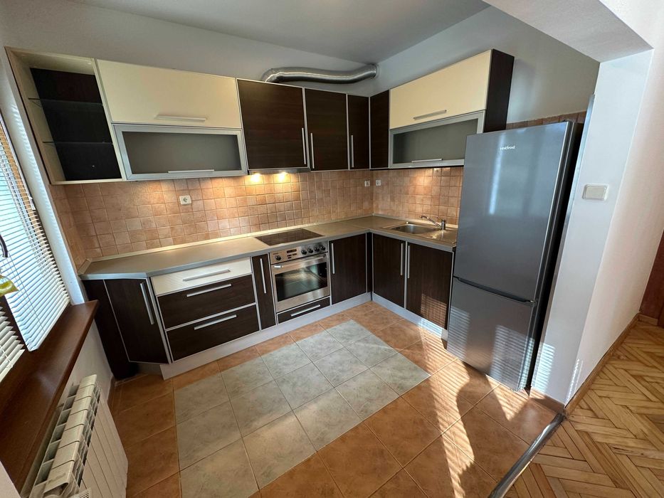 Дава се под наем Къща в София, Бояна - 164 кв.м за 1350 € - Снимка #1