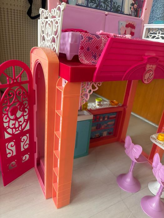Casa Barbie originala, cu 2 etaje, complet utilata