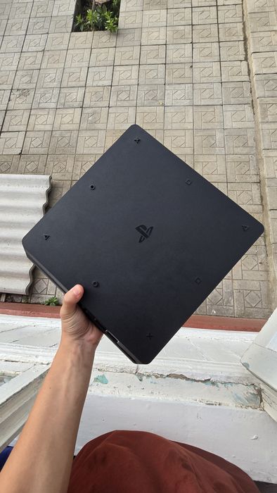 Ps4 slim holati ideal 1TB