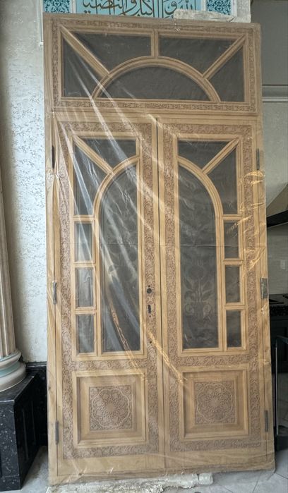 Eshik.Дверь.Yogʻoch eshik.Haqiqiy san’at asari. /Деревянная дверь.