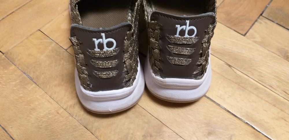 Маратонки / кецове RoccoBarocco и Bershka 35 номер 22 см