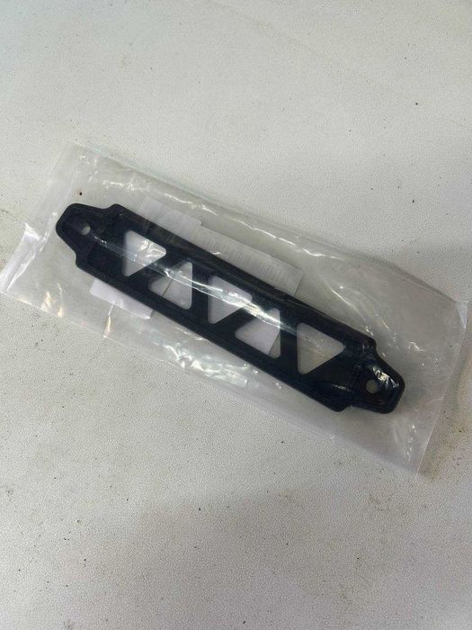 Cкоба за фиксиране на акумулатор