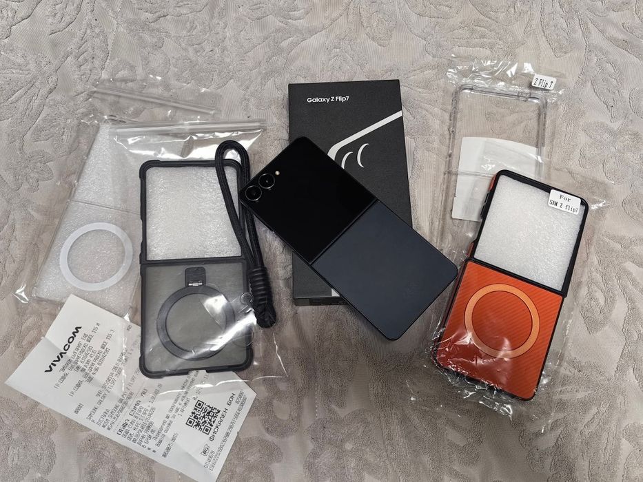 Samsung Galazy Z Flip 7 с  2 години гаранция