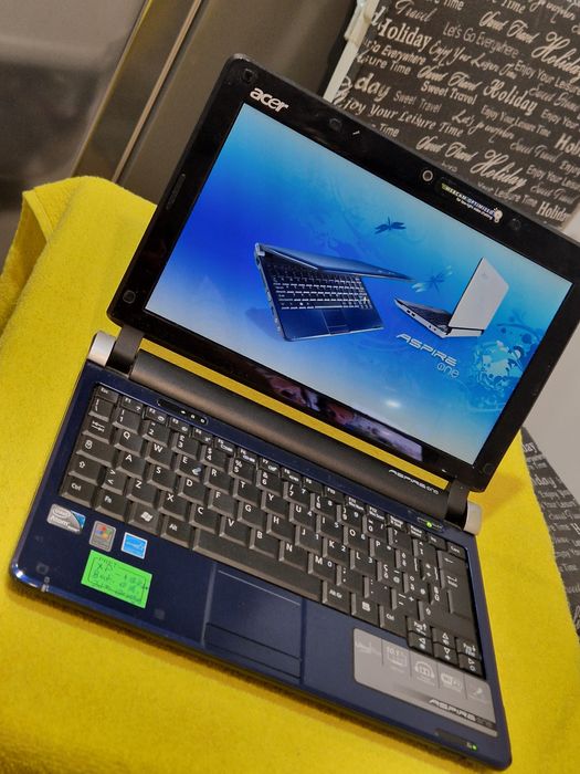 Mini laptop Acer cu Windows XP