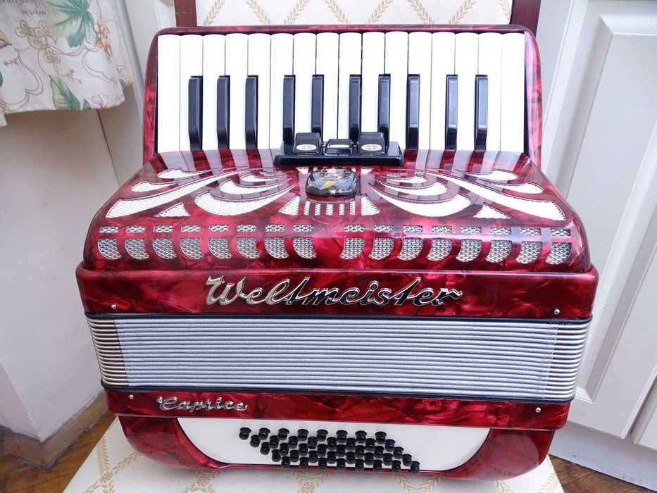Нов акордеон Велтмайстер Каприс 40 баса