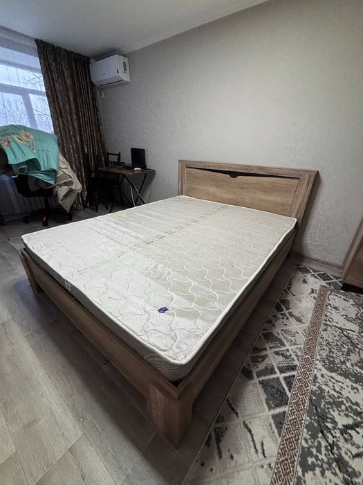 Двуспальная удобная кровать + матрас