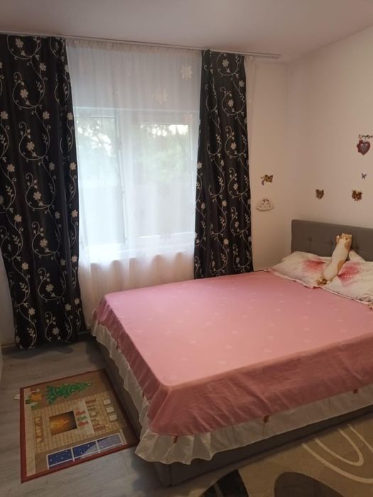 Casa golesti 5 camere plus bucatarie si 2 bai