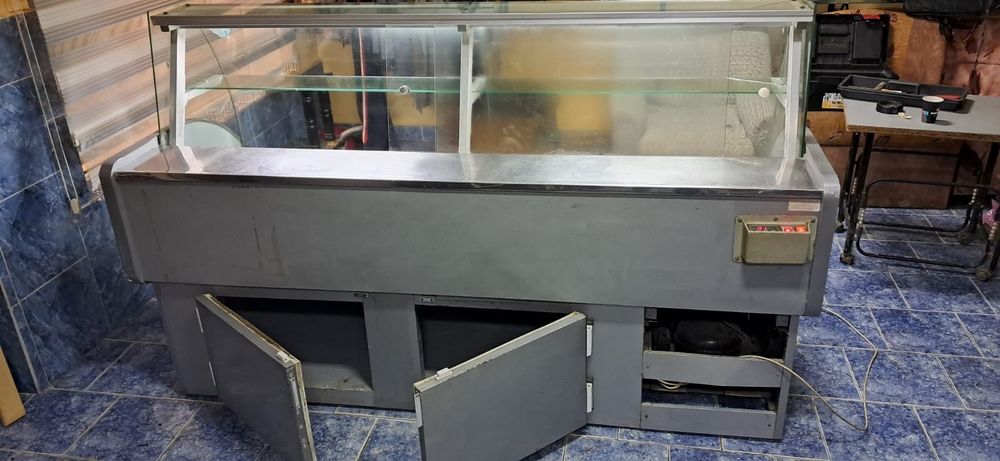 Хладилна витрина