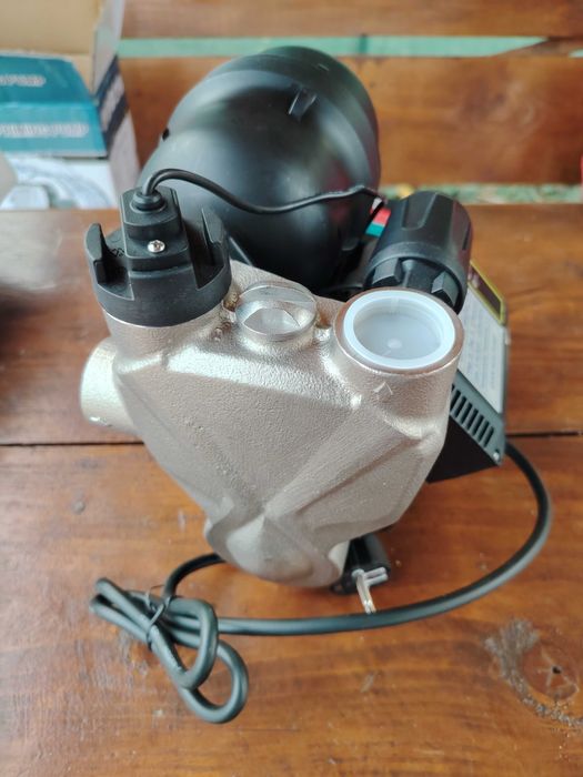 Hidrofor pompa ptr mărirea presiunii în instalație, complet echipat