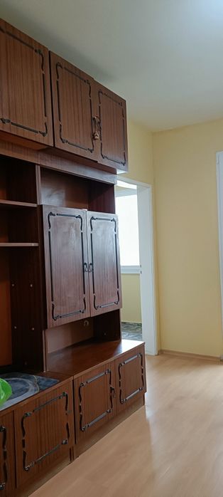 Дава се под наем,  Хале обзаведен