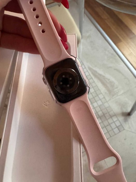 Смарт часовник Apple Watch 9, 41 мм - НОВ. GPS