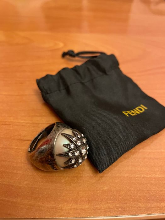 Продается кольцо от FENDI