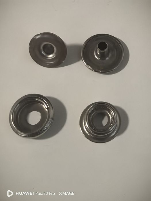 Продавам месингови копчета тик-так