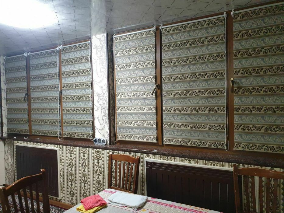 Bizda barcha turdagi jalyuzilar bor