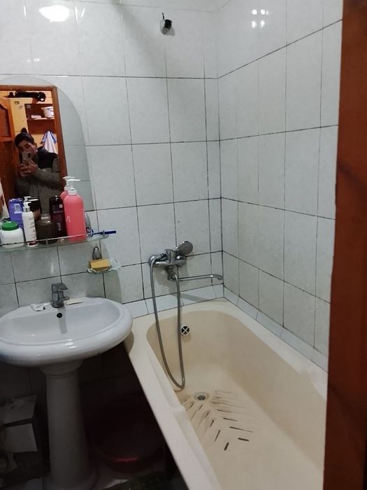 Olmazor tumani Qorasaroyda 3 xonali 63m² kvartira sotiladi.