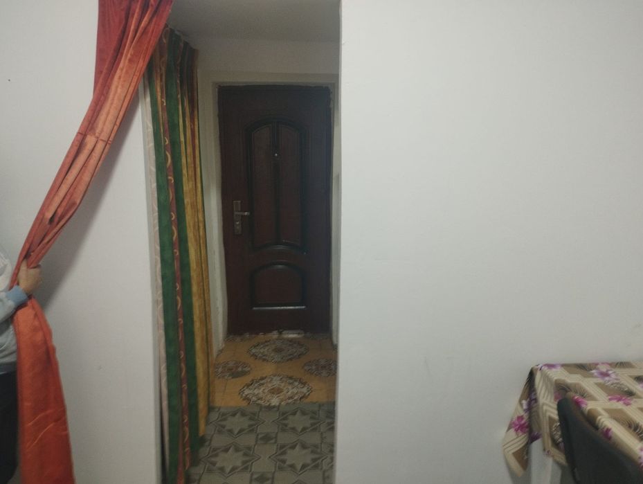 Închiriez garsionera