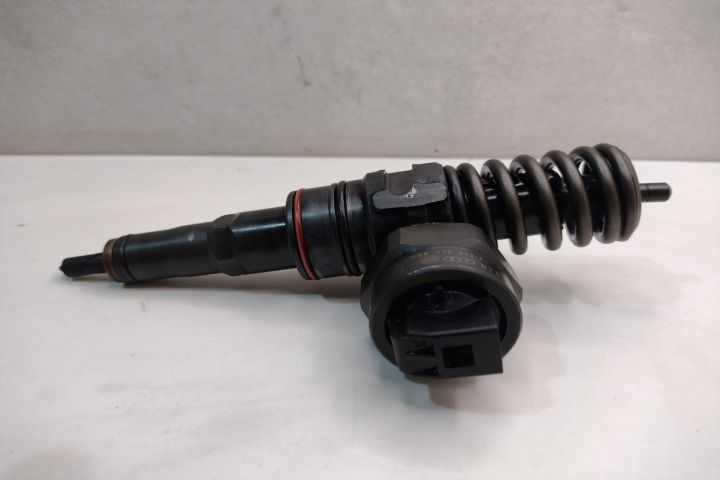 Injector J (litera mare) / Injector BTD 038130073 F J / 21703DE Volks